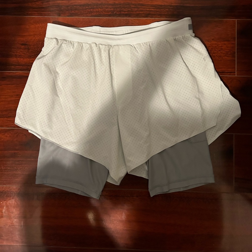 Lululemon lightweight lined shorts size Medium